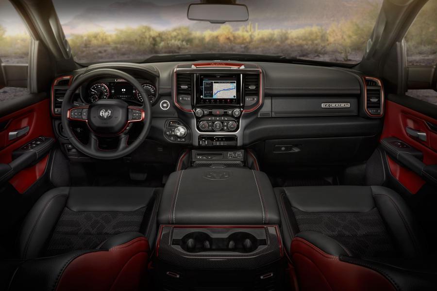 Торпедо Dodge Ram 1500 Rebel Quad Cab (DT) 2018 года  (фото 2 из 36)
